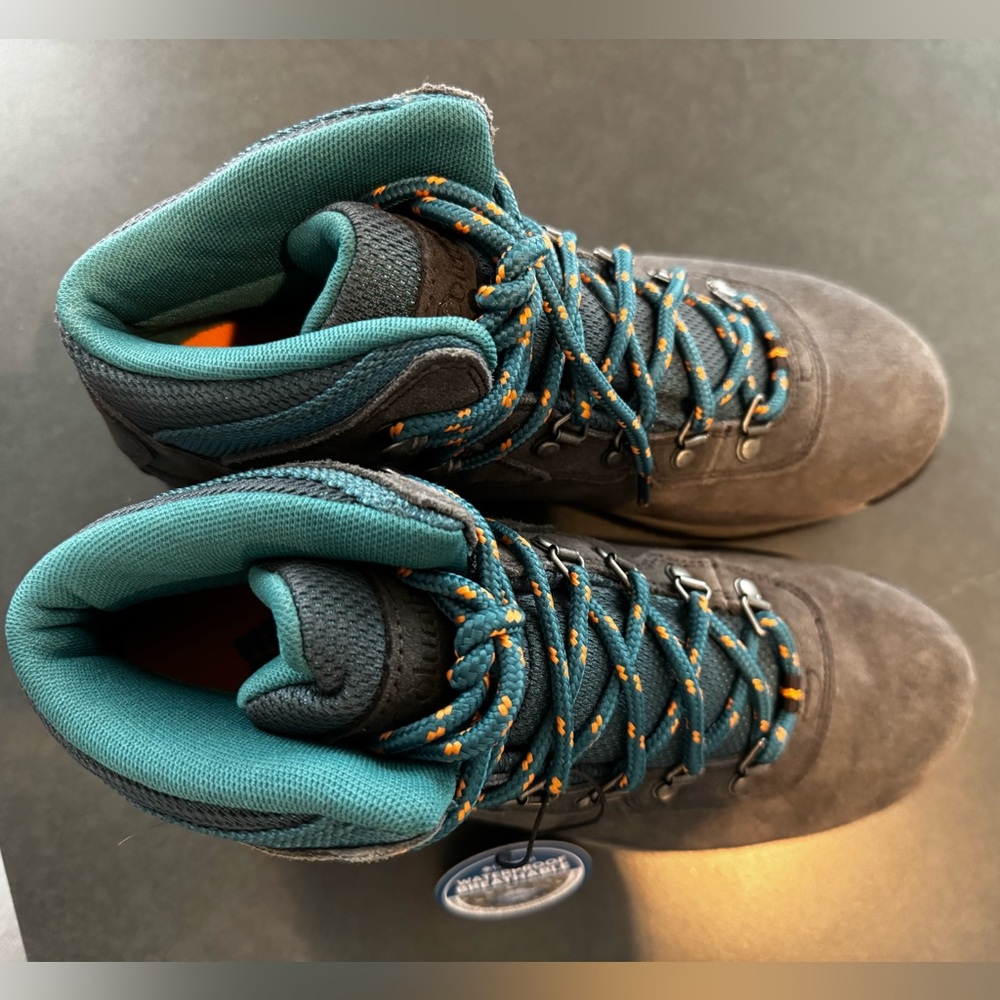 Columbia women’s newton ridge plus water proof hiking boot